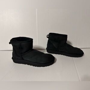 UGG S/N 1016222 black suede winter boots women size 7